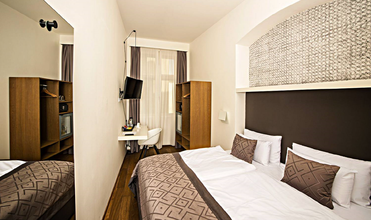 Hotel Golden Crown