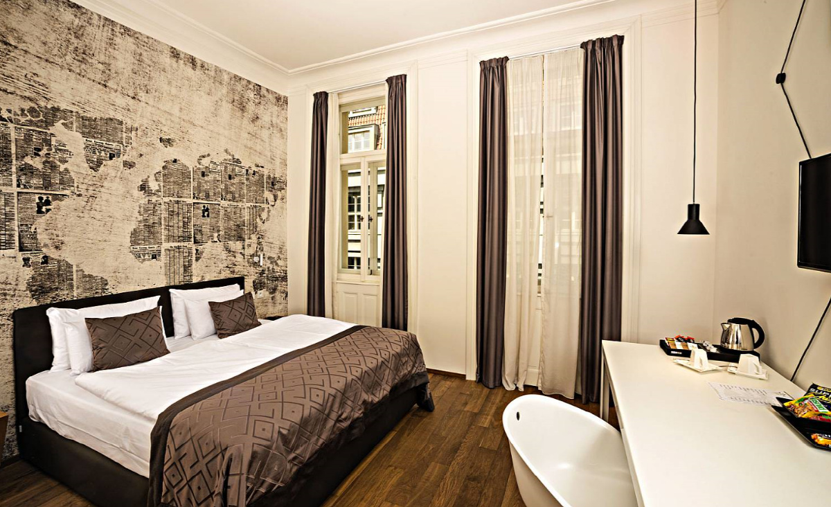 Hotel Golden Crown