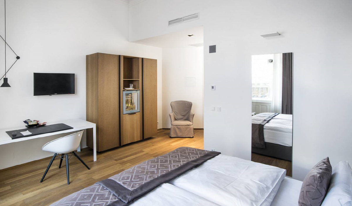 Hotel Golden Crown