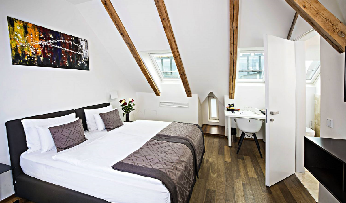 Hotel Golden Crown