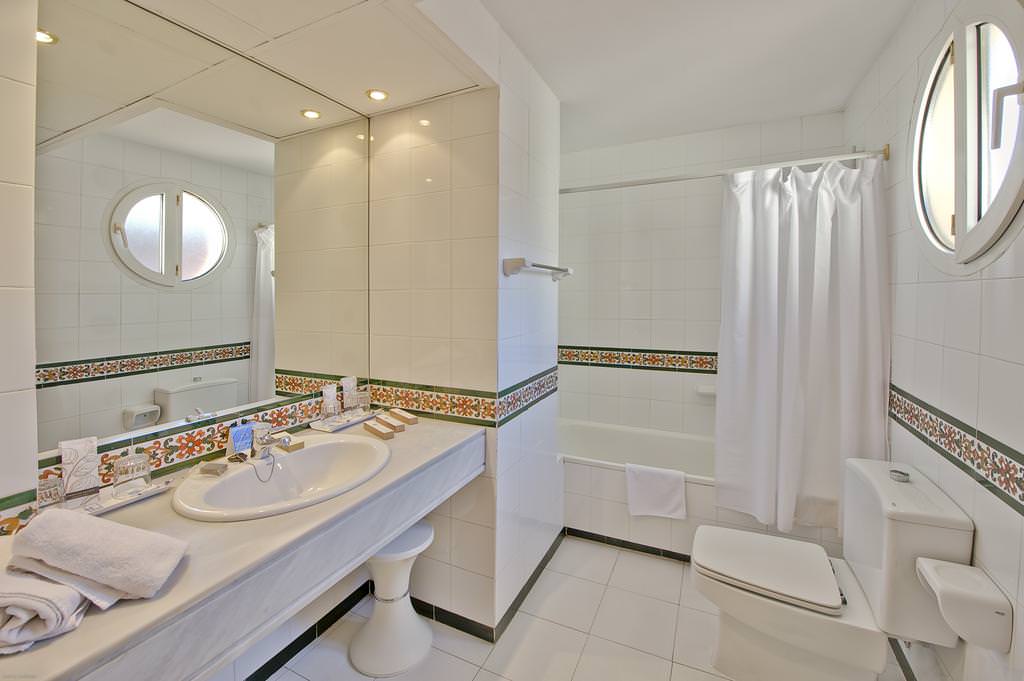 Navas Hotel