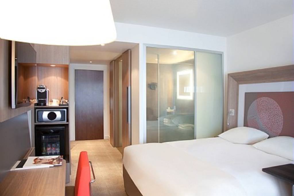 Novotel London West