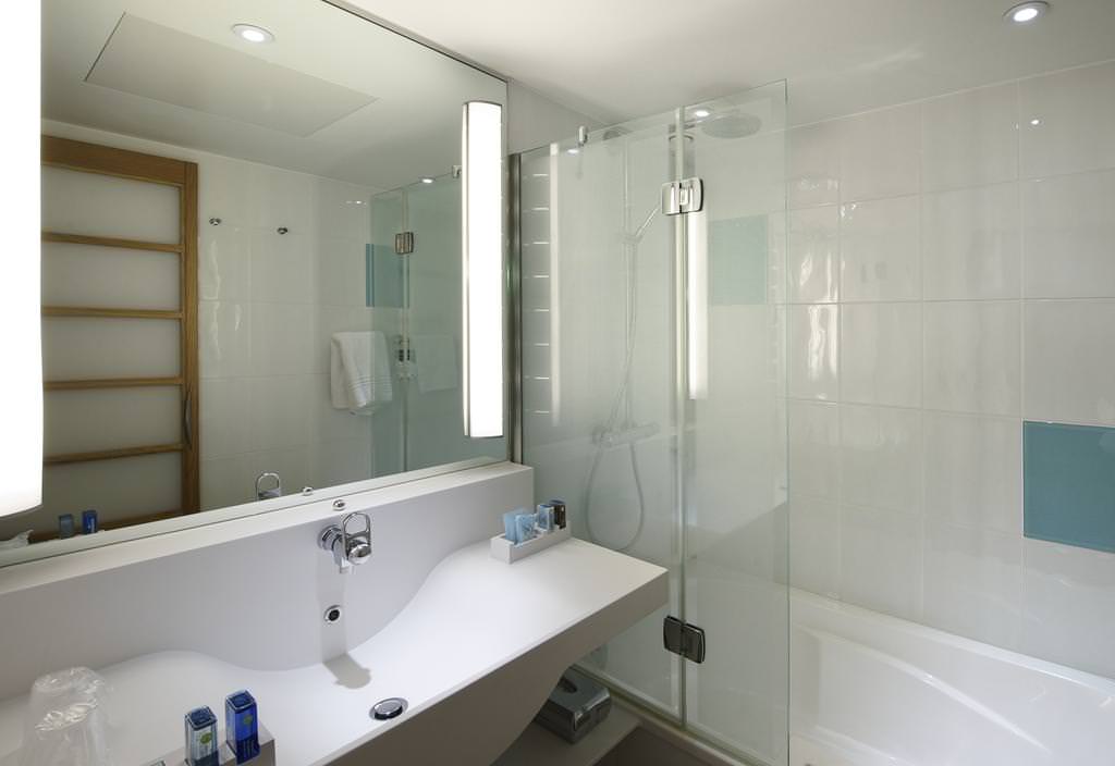 Novotel London West