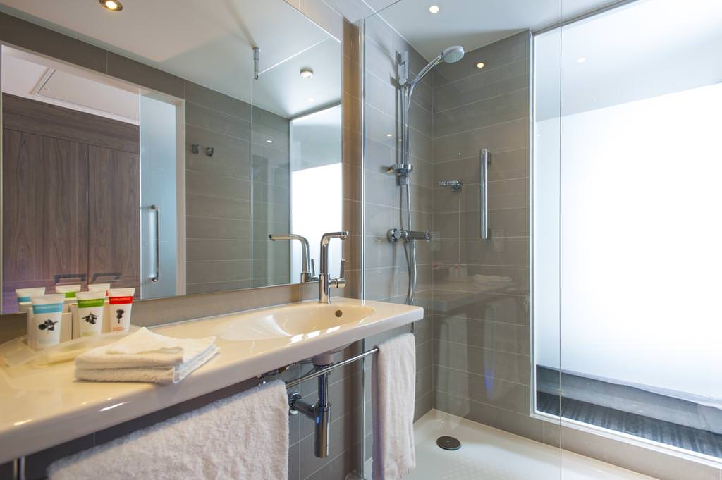 Holiday Inn London - West