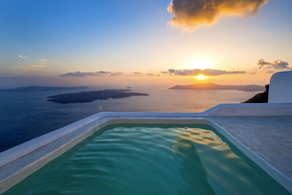 Aqua Luxury Suites