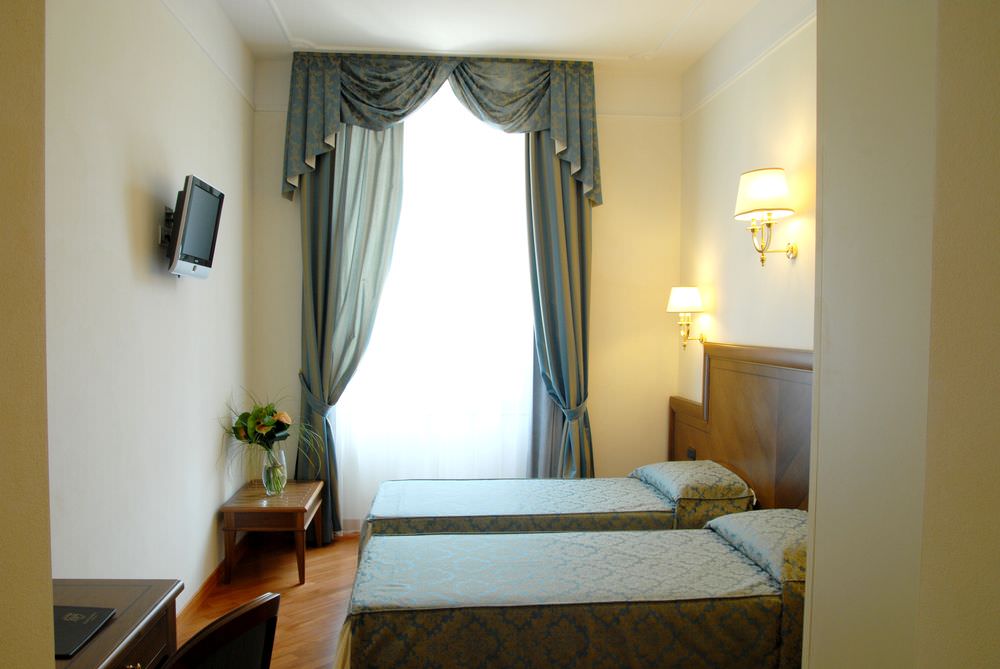 Hotel Embassy