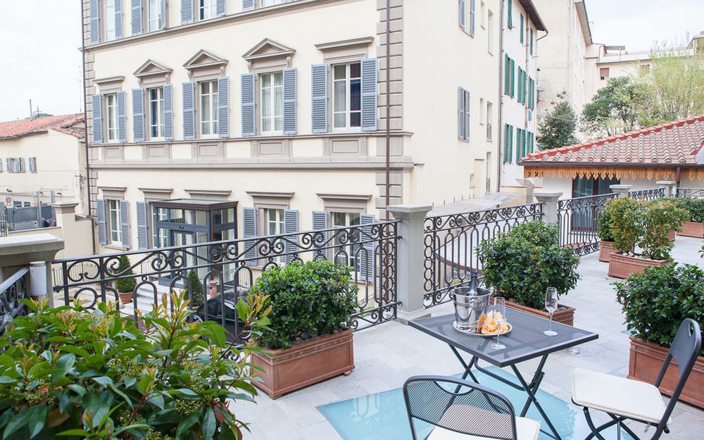 Hotel Embassy
