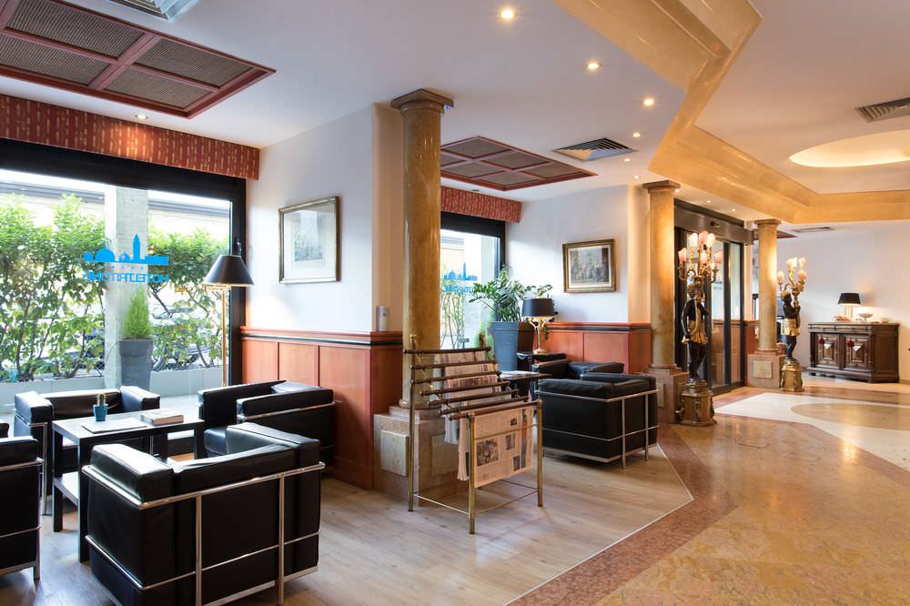 Hotel Tritone