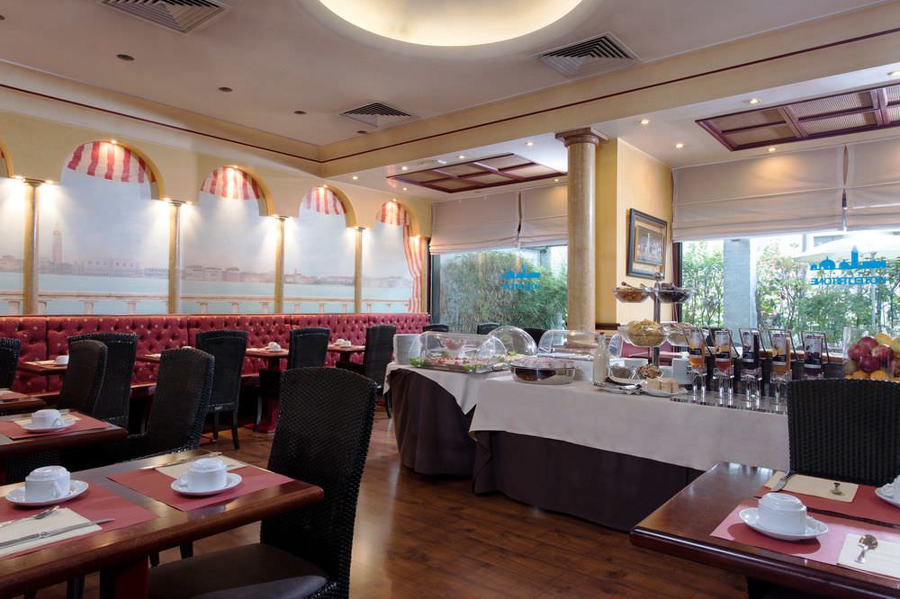 Hotel Tritone
