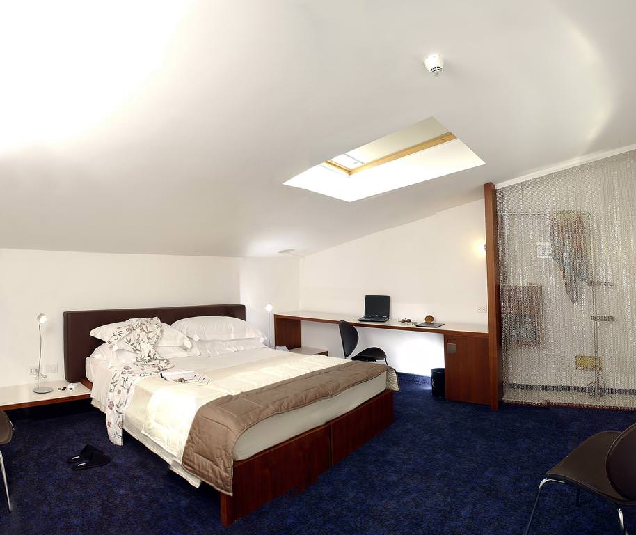 Black Hotel