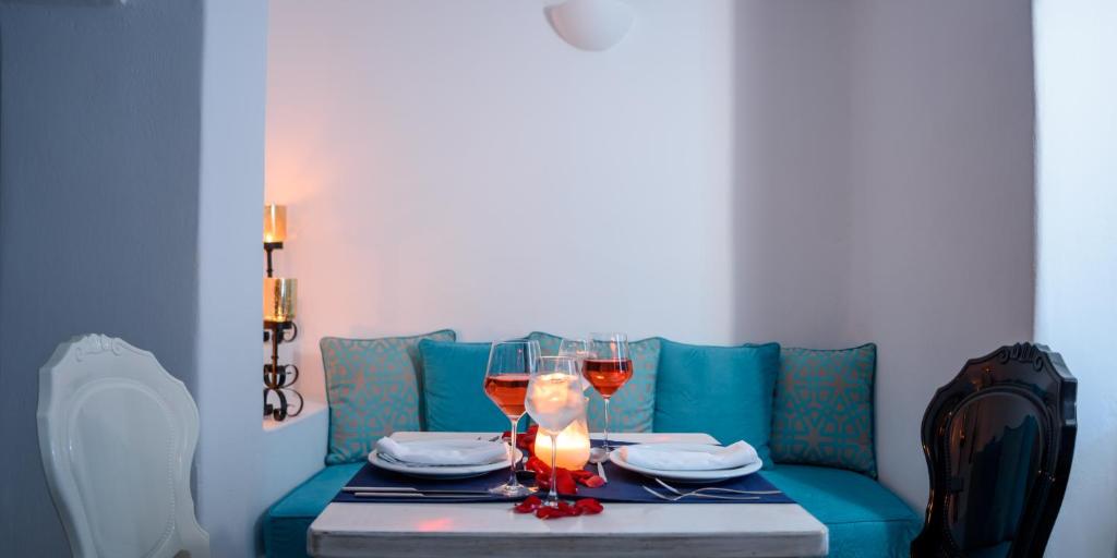 Above Blue Suites - 이메로비글리