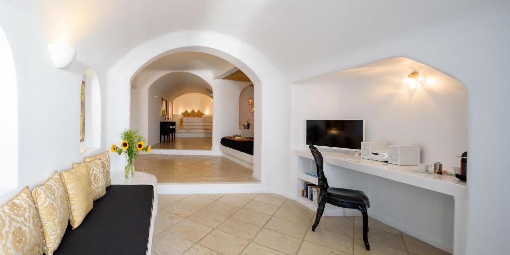 Above Blue Suites - 이메로비글리