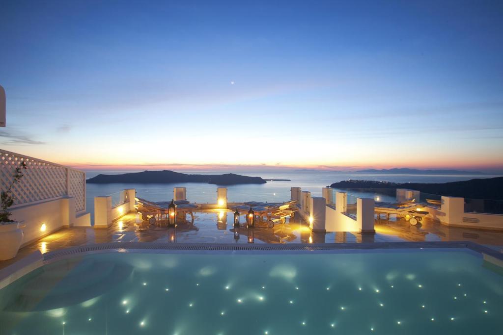 Above Blue Suites - 이메로비글리