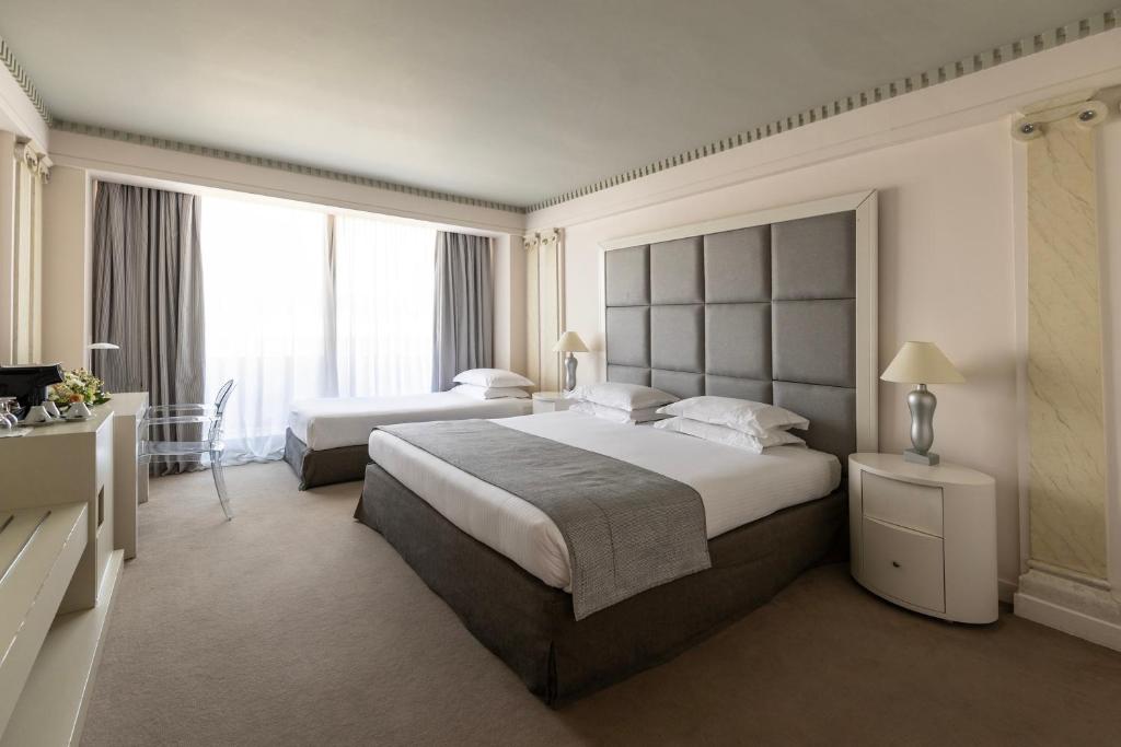 Njv Athens Plaza Hotel