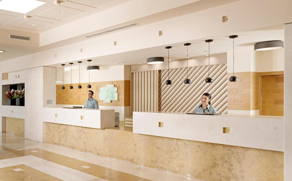 Holiday Inn Athens Attica Av. Airport West