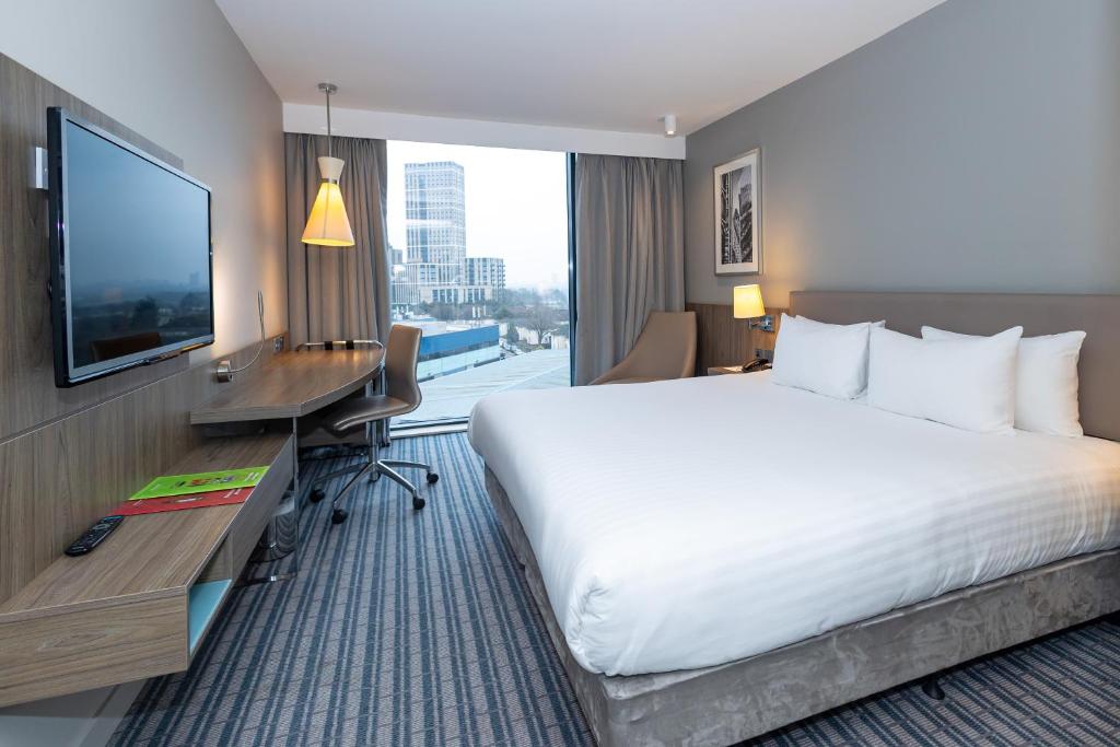 Holiday Inn London - West